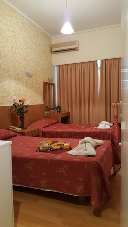 Imagen de la habitación del Hotel Aristoteles. Foto 6