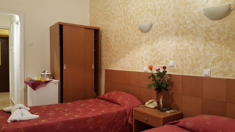 Imagen de la habitación del Hotel Aristoteles. Foto 8