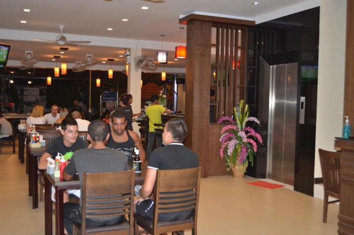 Imagen del bar/restaurante del Hotel Arita House. Foto 8