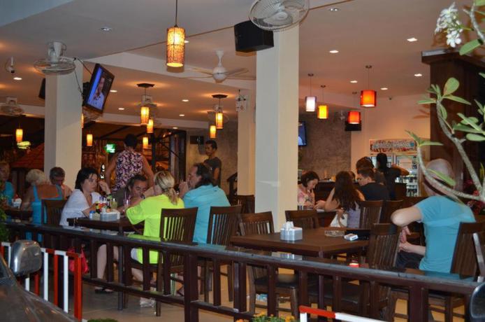 Imagen del bar/restaurante del Hotel Arita House. Foto 11