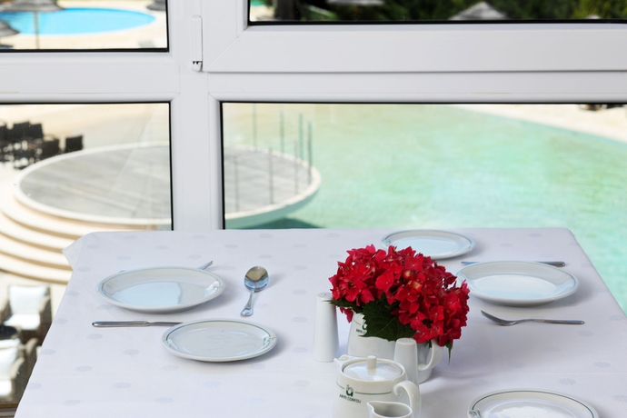 Imagen del bar/restaurante del Hotel Ariti Grand Corfu. Foto 2