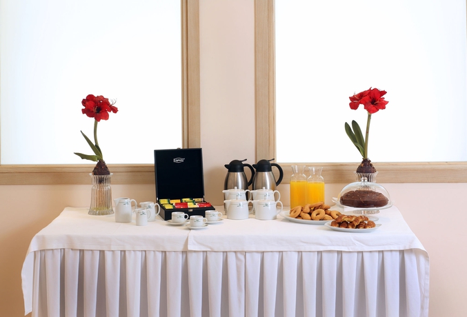 Imagen del bar/restaurante del Hotel Ariti Grand Corfu. Foto 3