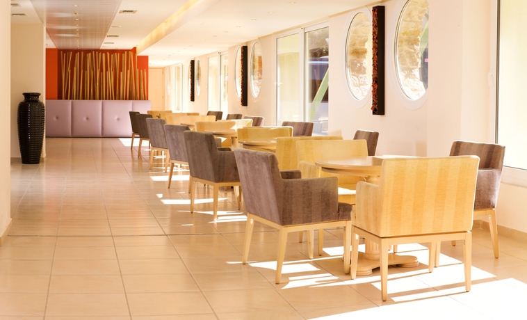 Imagen del bar/restaurante del Hotel Ariti Grand Corfu. Foto 5