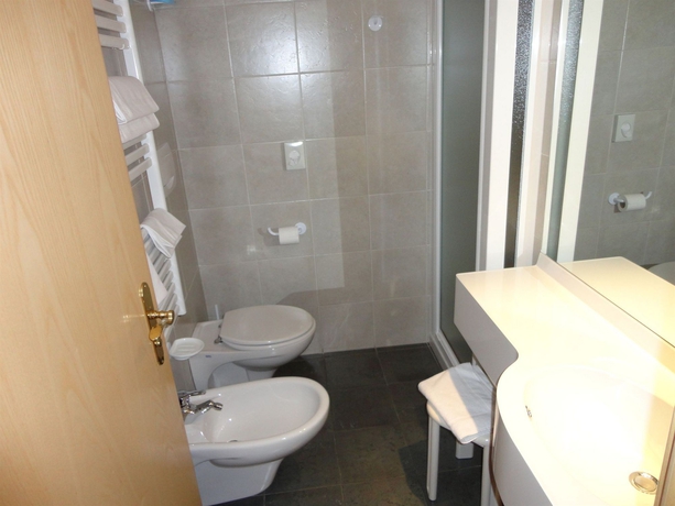 Imagen de la habitación del Hotel Aritz. Foto 5