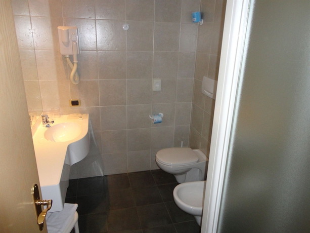 Imagen de la habitación del Hotel Aritz. Foto 6