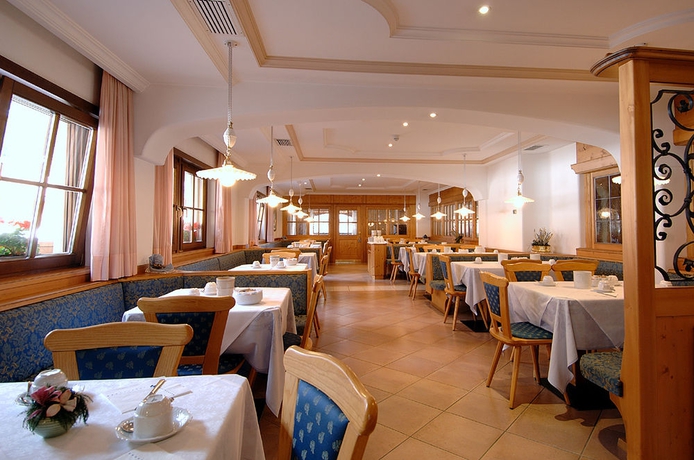 Imagen del bar/restaurante del Hotel Aritz. Foto 2