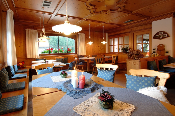 Imagen del bar/restaurante del Hotel Aritz. Foto 3