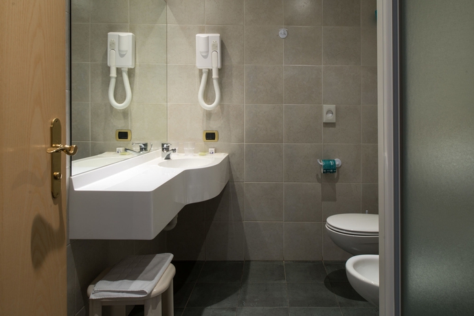 Imagen de la habitación del Hotel Aritz. Foto 8