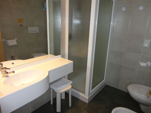 Imagen de la habitación del Hotel Aritz. Foto 10