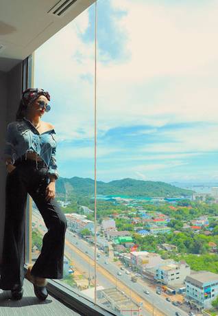 Imagen del bar/restaurante del Hotel Arize Sri Racha. Foto 5