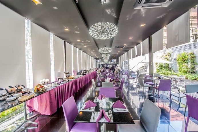 Imagen del bar/restaurante del Hotel Arize Sukhumvit. Foto 3
