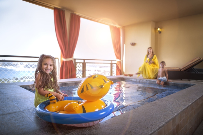 Imagen de la piscina del Hotel Arjaan By Rotana Dubai Media City. Foto 15