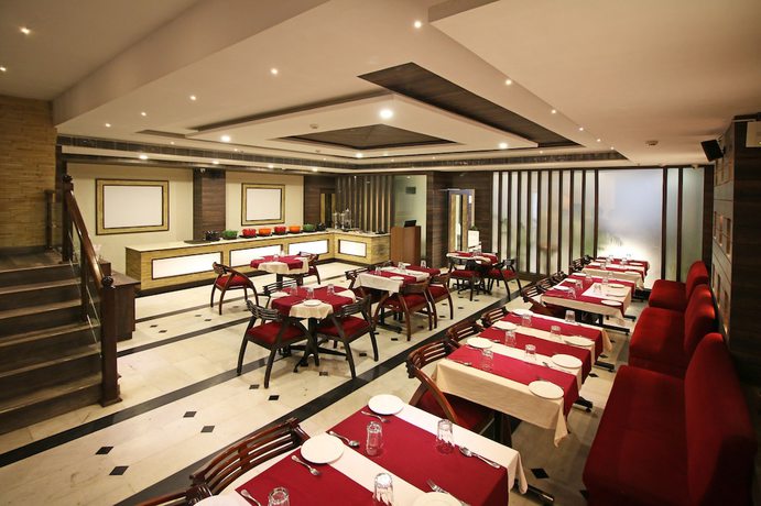 Imagen del bar/restaurante del Hotel Arjun Clarks Inn Phagwara. Foto 3
