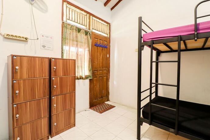 Imagen de la habitación del Hotel Arjuna 31 Homestay - Hostel. Foto 18