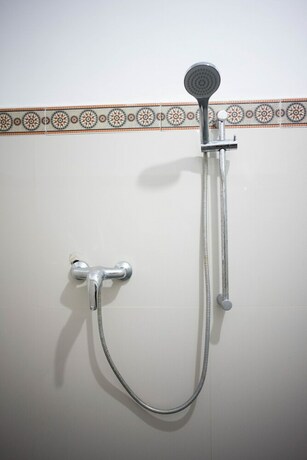 Imagen de la habitación del Hotel Arjuna Bungalow. Foto 36