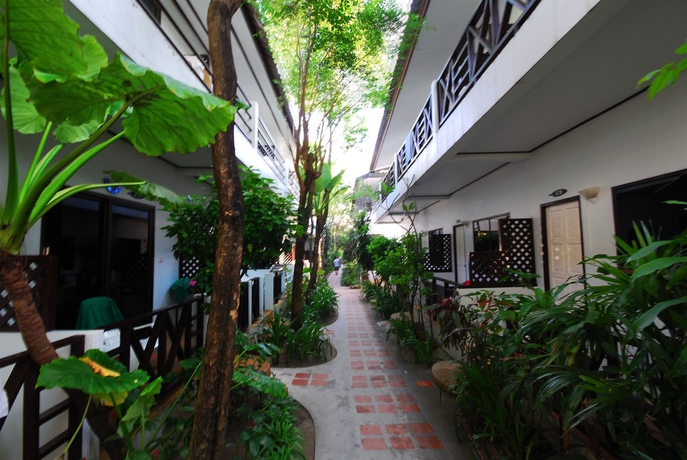 Imagen de los exteriores del Hotel Ark Bar Beach Resort. Foto 6