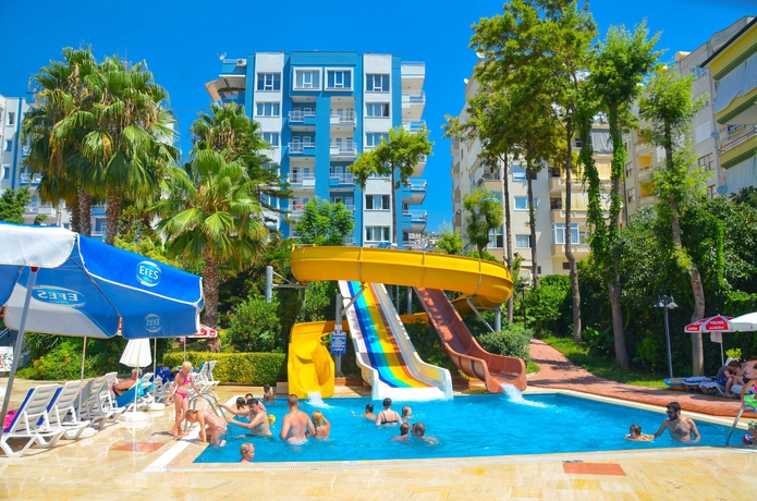 Imagen de la piscina del Hotel Ark Suite. Foto 14