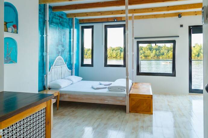 Imagen general del Hotel ArkaBarka Floating Hostel and Apartments. Foto 4