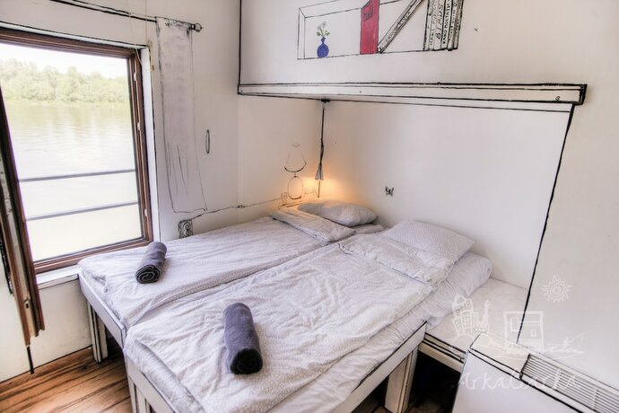 Imagen de la habitación del Hotel ArkaBarka Floating Hostel and Apartments. Foto 16