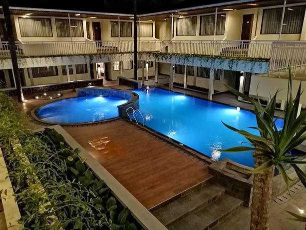 Imagen de la piscina del Hotel Arkeo Hotel Bandung. Foto 18