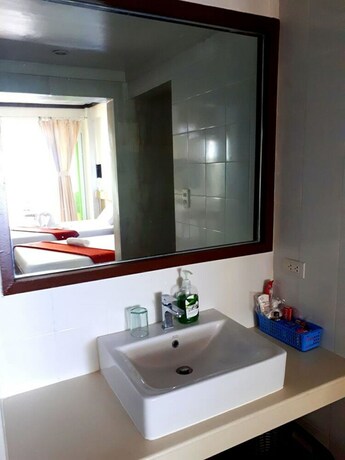 Imagen de la habitación del Hotel Arkipelago Beach Resort. Foto 31