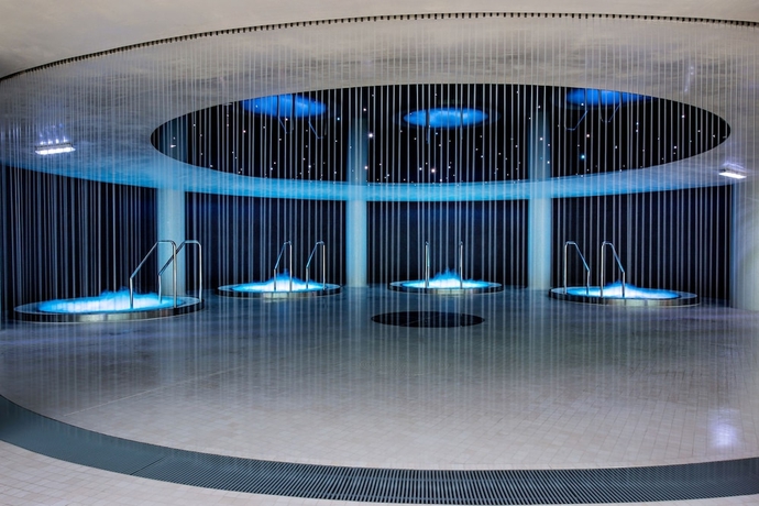 Imagen de la piscina del Hotel Arlamow. Foto 19