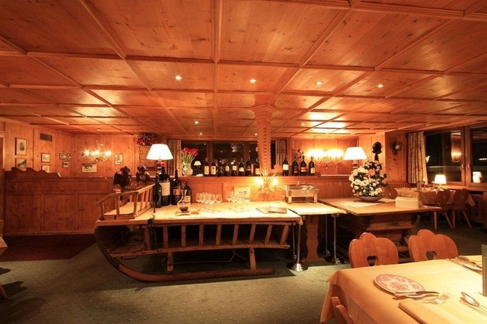 Imagen del bar/restaurante del Hotel Arlbergh&ouml;he. Foto 5