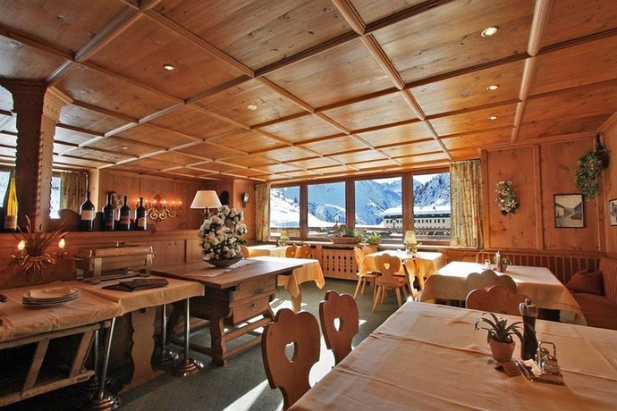 Imagen del bar/restaurante del Hotel Arlbergh&ouml;he. Foto 6