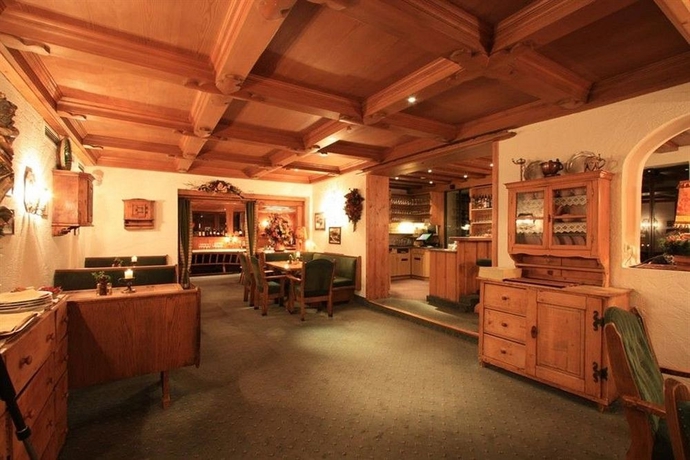 Imagen de los interiores del Hotel Arlbergh&ouml;he. Foto 15