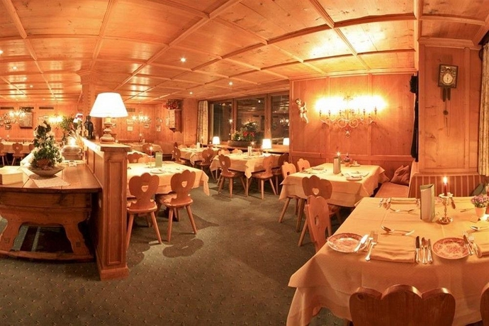 Imagen del bar/restaurante del Hotel Arlbergh&ouml;he. Foto 7