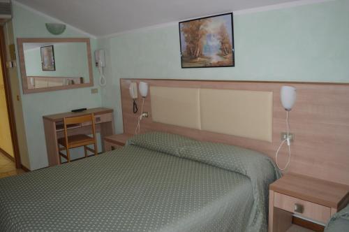 Imagen de la habitación del Hotel Arlecchino, Milano Marittima. Foto 8
