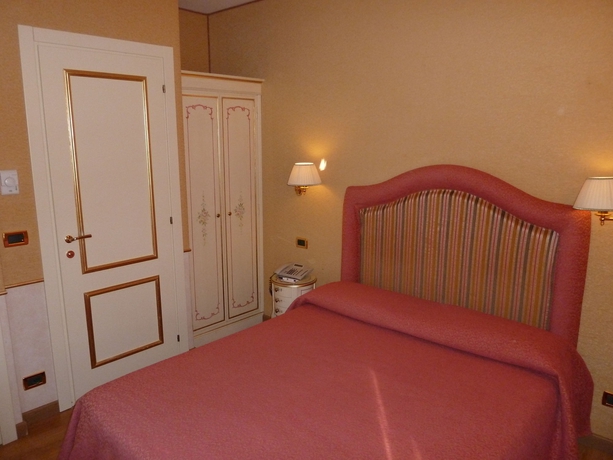 Imagen de la habitación del Hotel Arlecchino, Venecia. Foto 10