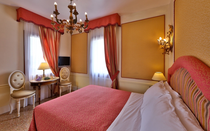 Imagen de la habitación del Hotel Arlecchino, Venecia. Foto 16
