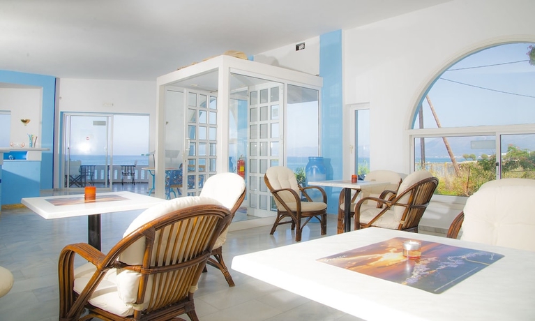 Imagen de los interiores del Hotel Arlen Beach. Foto 16