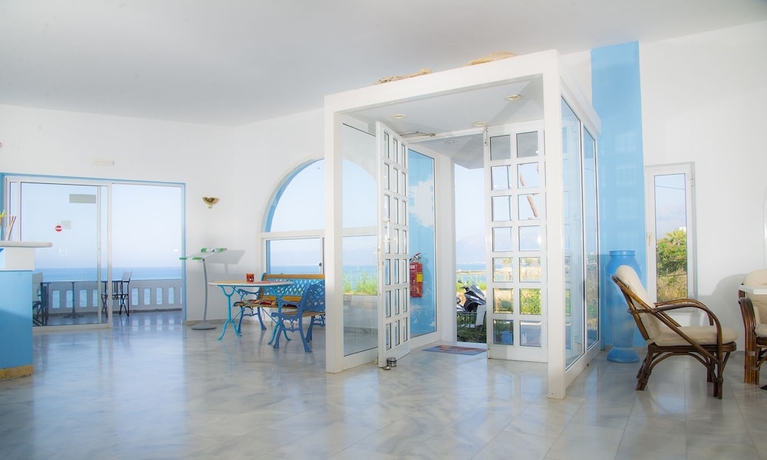 Imagen de los interiores del Hotel Arlen Beach. Foto 17