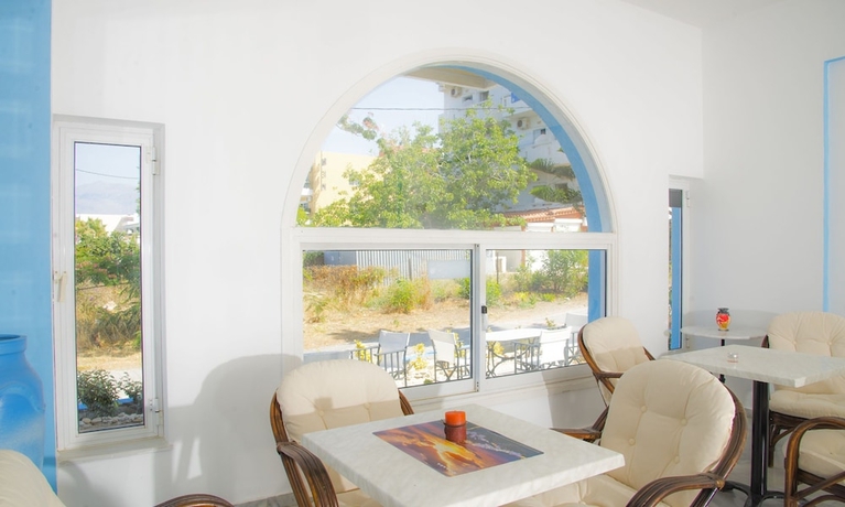 Imagen de los interiores del Hotel Arlen Beach. Foto 19