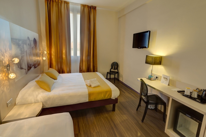 Imagen de la habitación del Hotel Arles Plaza. Foto 11