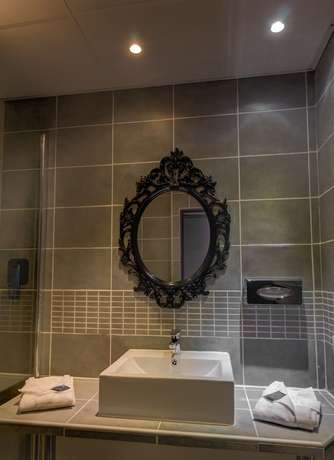 Imagen de la habitación del Hotel Arles Plaza. Foto 12