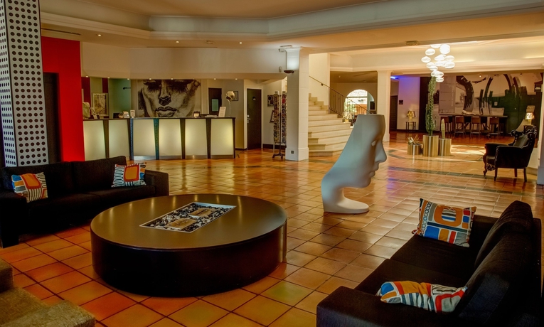 Imagen de los interiores del Hotel Arles Plaza. Foto 17