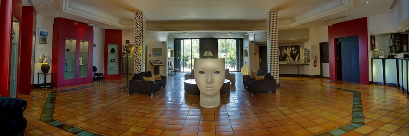 Imagen de los interiores del Hotel Arles Plaza. Foto 19