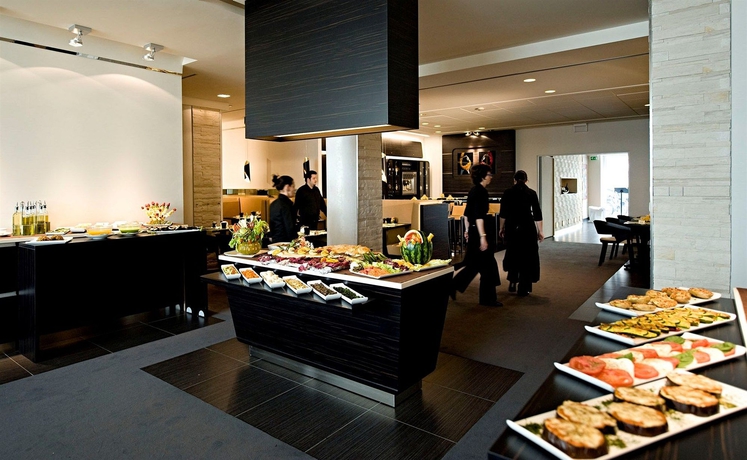 Imagen del bar/restaurante del Hotel Arli Business and Wellness. Foto 7