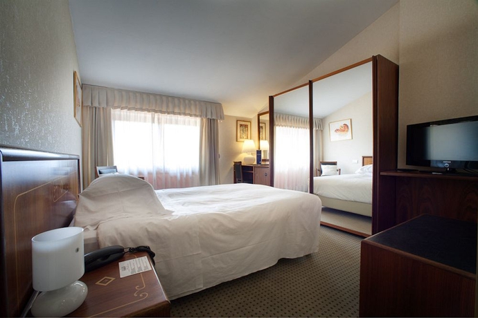 Imagen de la habitación del Hotel Arli Business and Wellness. Foto 10