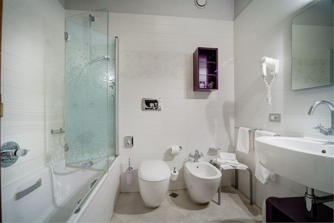 Imagen de la habitación del Hotel Arli Business and Wellness. Foto 11