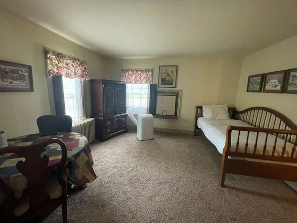 Imagen de la habitación del Hotel Arlington Inn, Arlington. Foto 17
