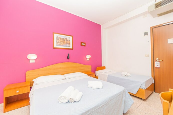 Imagen de la habitación del Hotel Arlino. Foto 12