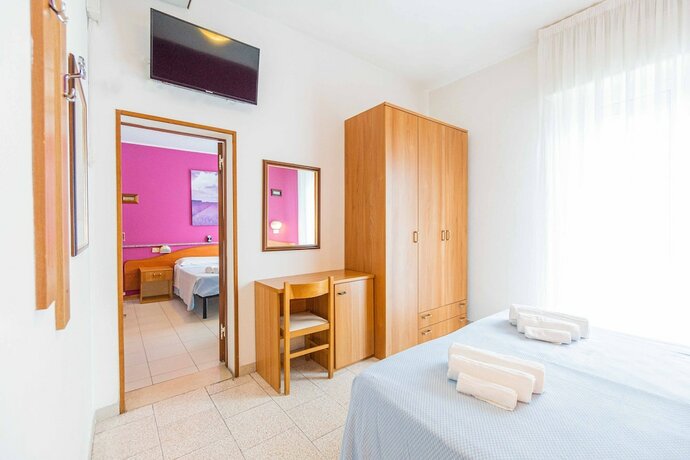 Imagen de la habitación del Hotel Arlino. Foto 14