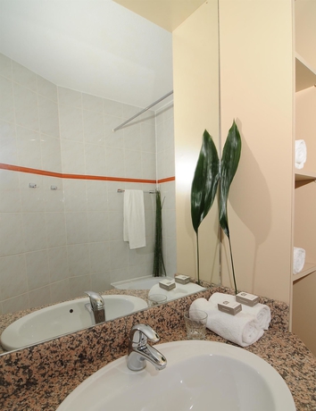 Imagen de la habitación del Hotel Arlon. Foto 8