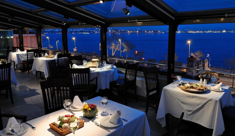 Imagen del bar/restaurante del Hotel Armada Istanbul Old City. Foto 3