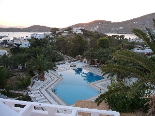 Imagen de la piscina del Hotel Armadoros. Foto 3