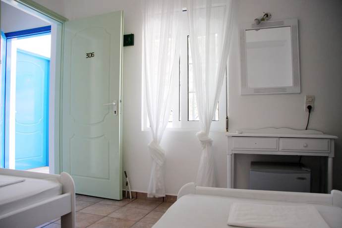 Imagen de la habitación del Hotel Armadoros Ios Backpackers. Foto 11